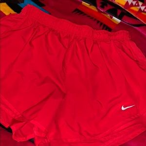 Size L red shorts
